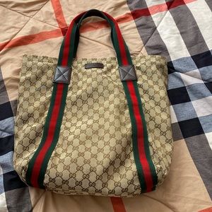 🌸🌸Athentic Gucci Tote with authentication cert.🌸🌸